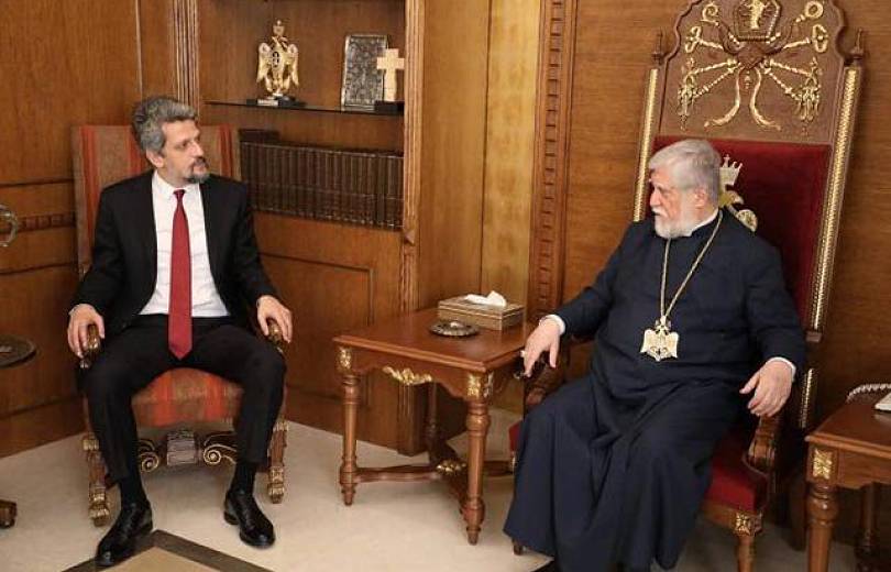 A Beyrouth, le député Garo Paylan a rencontré le Catholicos Aram Ier