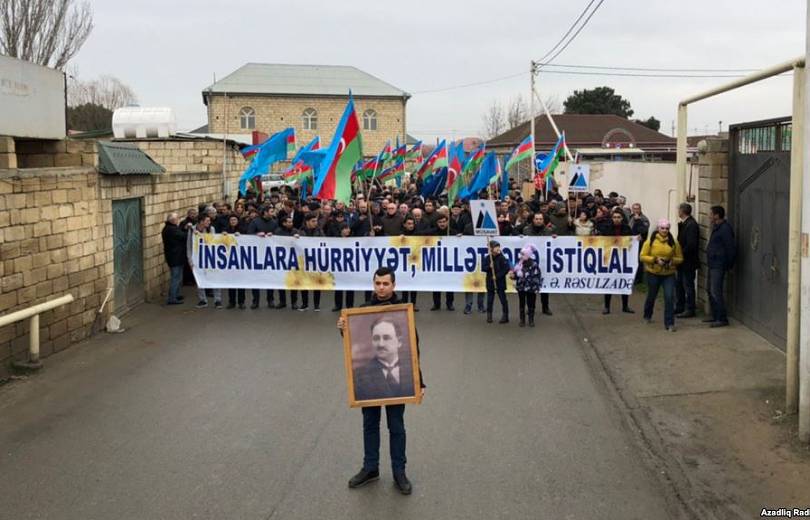 Des manifestants réunis au village de Novkhan exigent la démission du gouvernement azéri