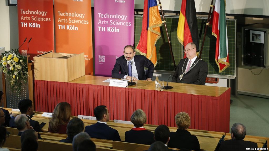 Pachinian rend hommage aux reseaux sociaux