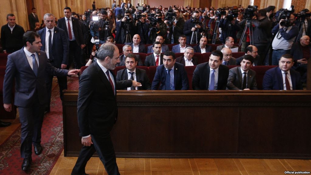 Pachinian met en garde les autorités locales contre la tentation de l’argent facile