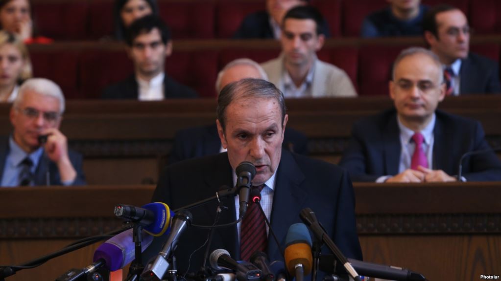 Levon Ter Petrossian appelle à en finir avec le régime parlementaire