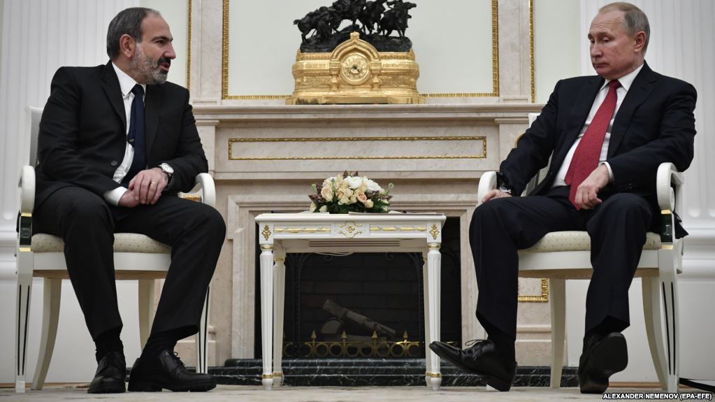 Conversation téléphonique entre Poutine et Pachinian