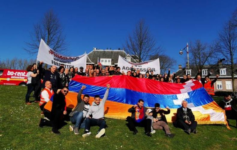 Les Arméniens des Pays-Bas manifestent à La Haye pour la « Paix en Artsakh » et condamnent la politique agressive de l’Azerbaïdjan, rappelant les pogroms anti-arméniens de Soumgaït