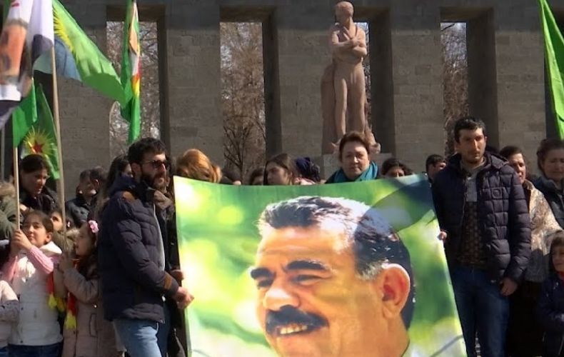 Les Kurdes d’Arménie ont manifesté leur soutien à leur leader Abdullah Öcalan emprisonné depuis 20 ans en Turquie