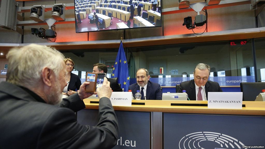 Les relations plus étroites avec l’UE ne menacent pas celles avec la Russie, assure Pachinian