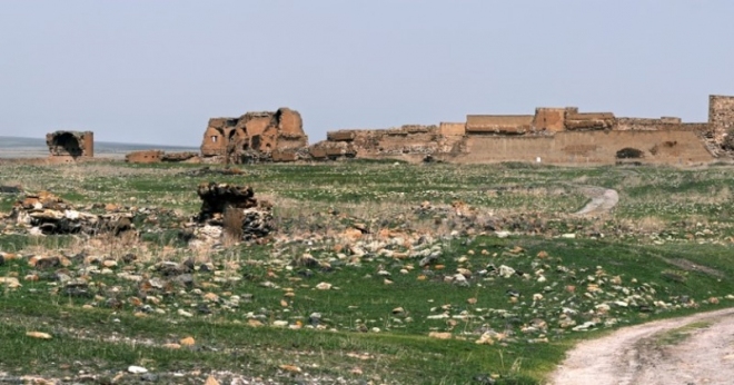 Les « chasseurs du trésor des Arméniens » pilleurs de tombes et d’églises affichent fièrement leurs actes en Turquie