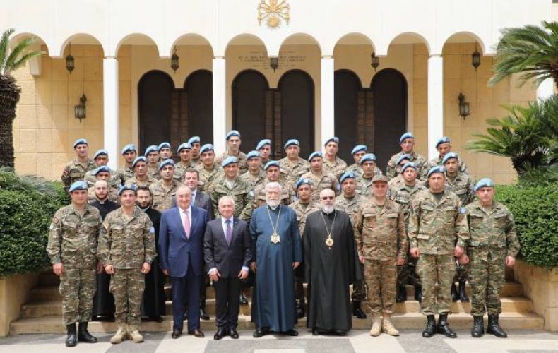 Les soldats Arméniens de la Finul reçus à Antélias (Liban) par le Catholicos Aram Ier