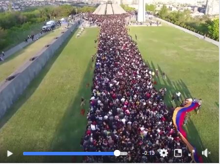 La commémoration du génocide à Erevan vue du ciel