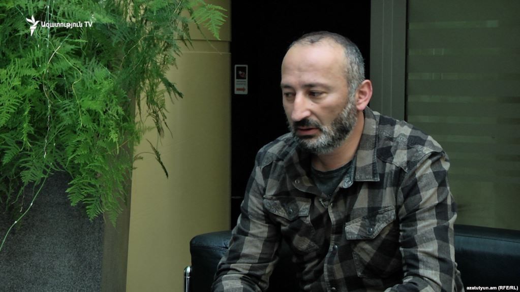 Un homme livre des accusations contre le chef du SNS