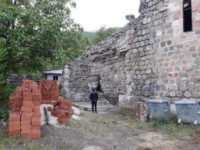 L’église arménienne du village de Hamamle risque d&rsquo;être défigurée par la construction de toilettes…