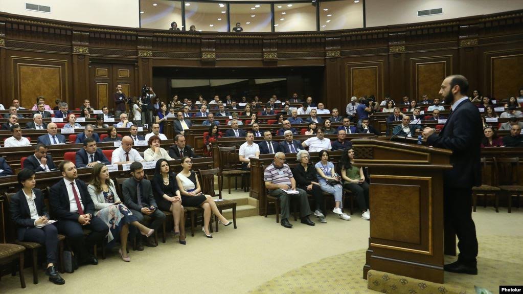 Audiences parlementaires pour clarifier le concept de «justice transitionnelle»