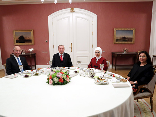 Ankara lance une offensive anti-kurde pendant qu’ Erdogan reçoit le président irakien