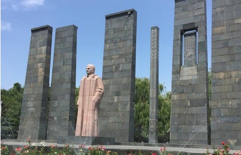 La famille Vardanyan va financer la rénovation de la statue d’Alexandre Miasnikian au centre d’Erévan