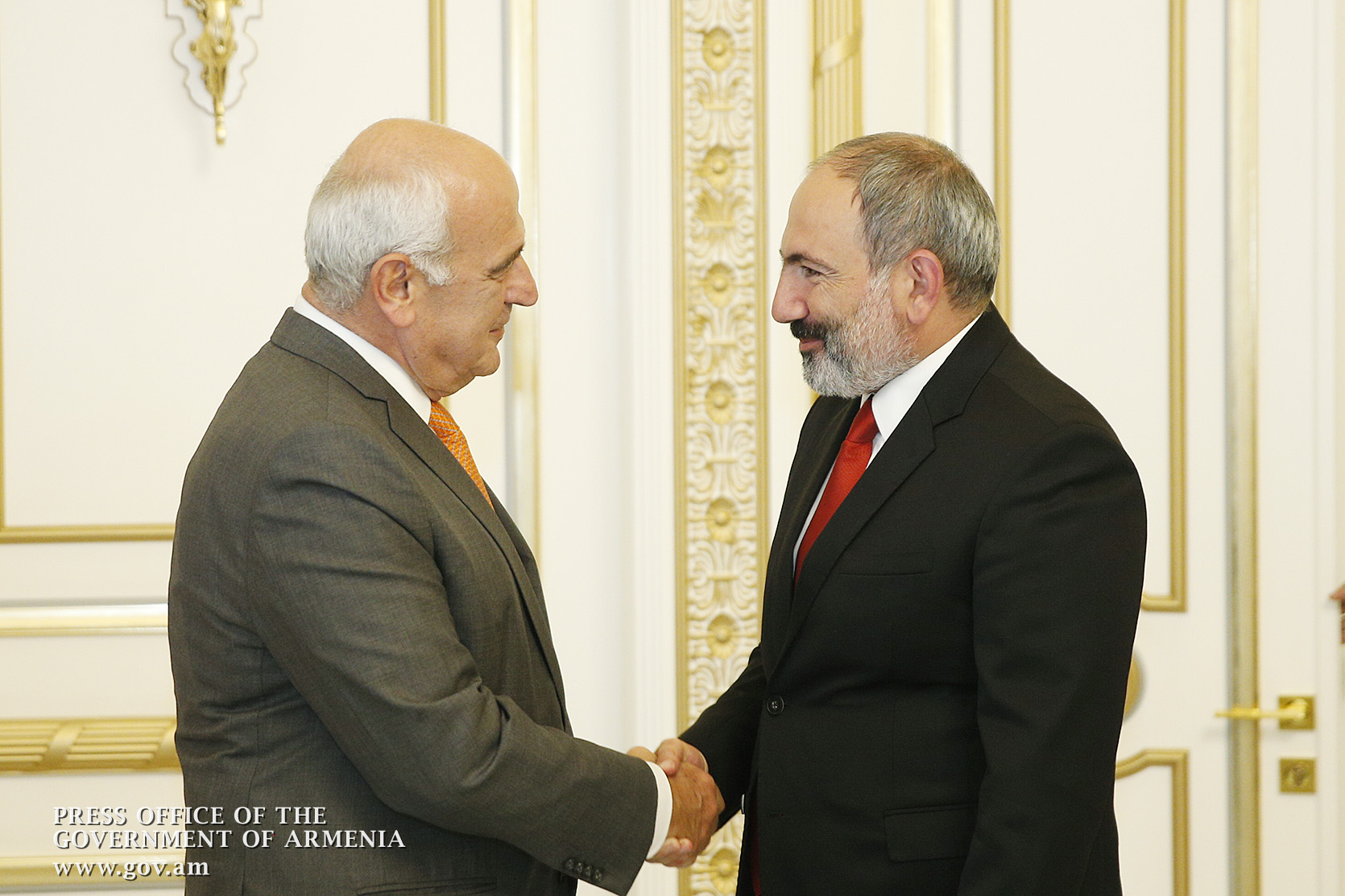Nikol Pashinyan reçoit Berge Setrakian, président de l&rsquo;UGAB