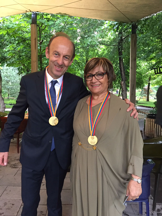 Hilda Tchoboian et Vincent Duclert décorés