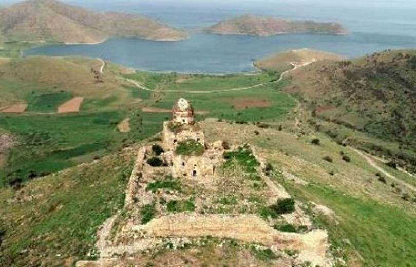 Le monastère arménien Sourp Tovmas qui abriterait les reliques de Saint Thomas sur les bords du lac de Van est en ruine et à l’abandon
