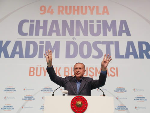 Erdogan accuse les « tyrans » égyptiens de la mort de Morsi