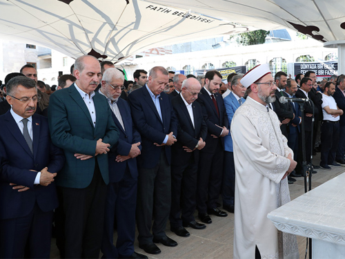 Erdogan participe à une prière funéraire pour Morsi à Istanbul
