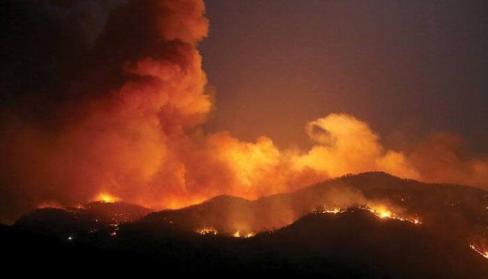 Le feu au Nakhitchevan menaçait les champs du village arménien frontalier de Khatchik, près d’Aréni (Arménie)