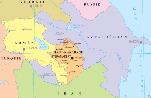 Les Azéris tirent du Nakhitchevan en direction du village frontalier arménien de Yelpin