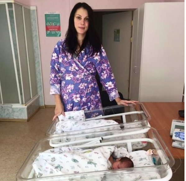 Une Russe citoyenne arménienne de 31 ans donne naissance en Russie à ses troisièmes jumeaux