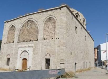 Garo Paylan demande la rénovation de l’Eglise arménienne Sourp Yerortoutioun (Sainte-Trinité) de Malatia où son grand-père et père furent baptisés