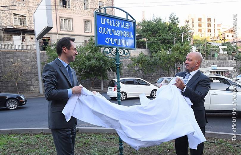 Inauguration d’une place Argentine à Erévan
