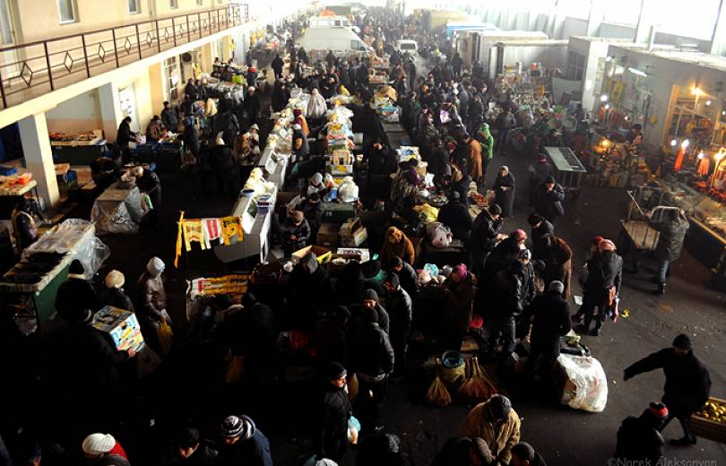 A Erévan, le feu a ravagé hier matin un stand dans le centre commercial de produits alimentaires Malatia-Sebastia