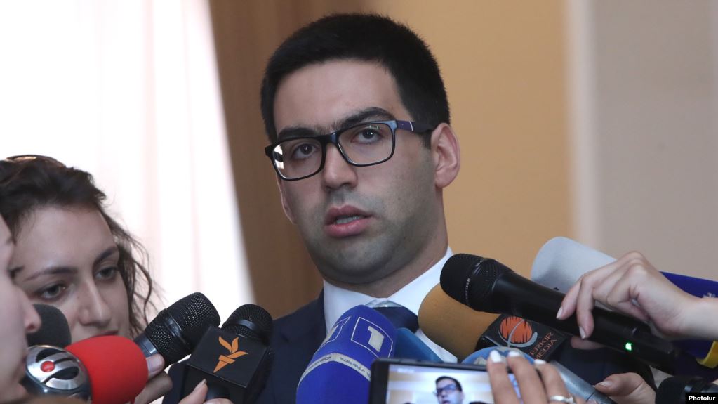 Le ministre défend les incitations à la démission des juges de la Haute Cour