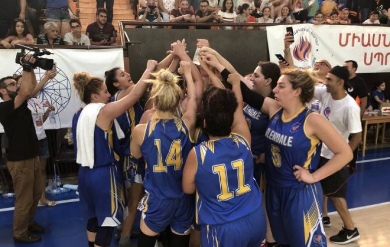 L’équipe féminine de basket-ball de Glendale remporte la médaille d’or des 7e Jeux Panarméniens
