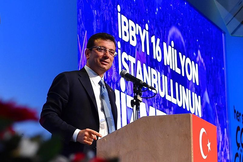 Le maire d&rsquo;Istanbul critique la destitution de trois maires prokurdes par  Ankara