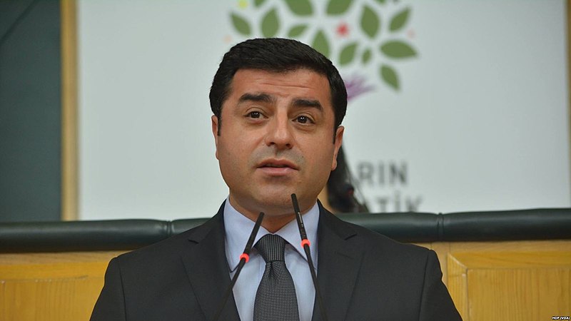 Un tribunal ordonne la libération de Selahattin Demirtas