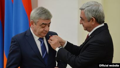 De graves accusations de corruption à l’encontre du frère de Serge Sarkissian