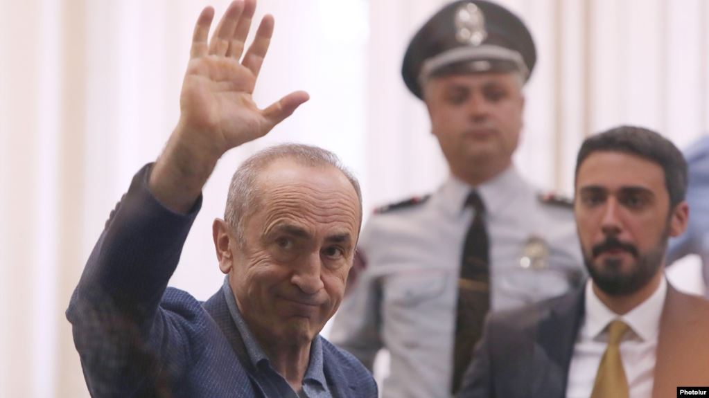 Un tribunal d’Erevan refuse de libérer Kotcharian