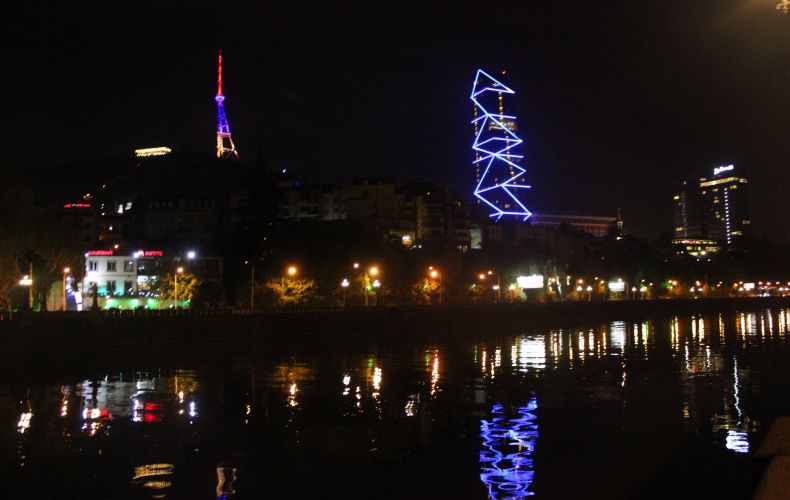 La tour de la Télévision géorgienne à Tbilissi était aux couleurs de l’Arménie hier soir à l’occasion du 28e anniversaire de l’Indépendance