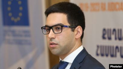 Le ministre de la Justice soutient un projet visant à changer le président de la Cour constitutionnelle