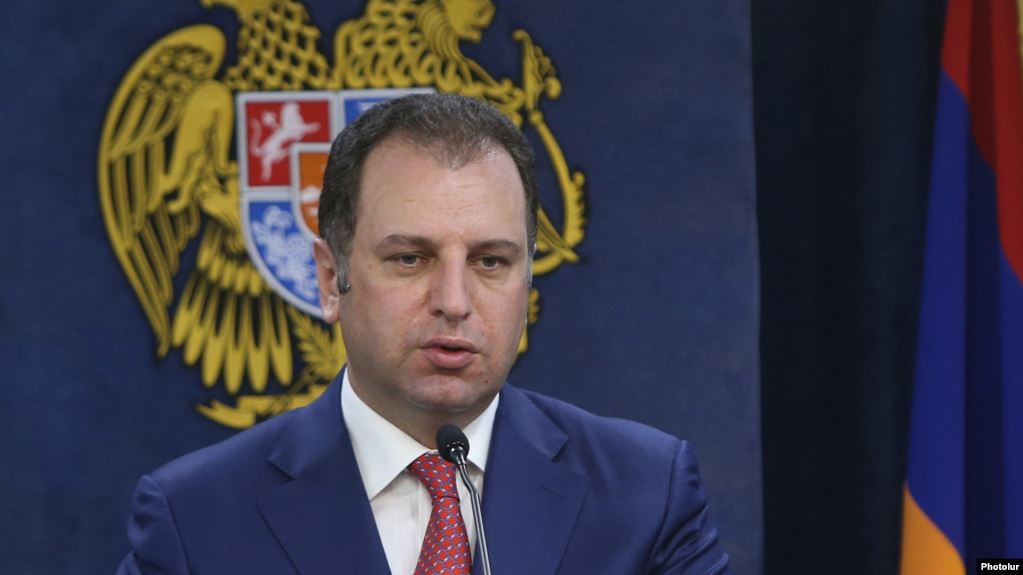 L&rsquo;ancien ministre arménien de la Défense inculpé