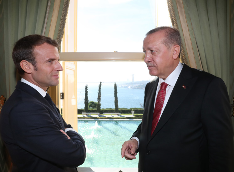Macron a dit aux Kurdes être « très préoccupé » par le risque d&rsquo;une  opération turque