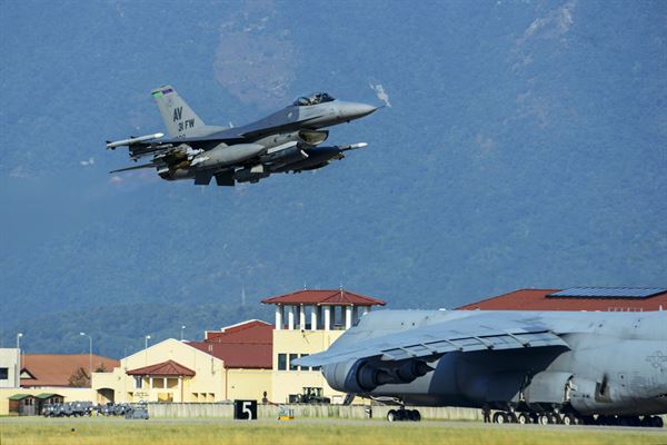 « Frappes aériennes » turques dans le Nord syrien près de la frontière (ONG)