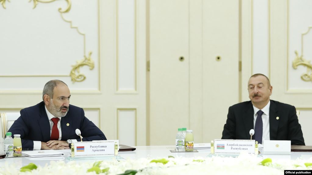 Des piques échangées entre Pachinian et Aliev lors d&rsquo;un sommet de la CEI
