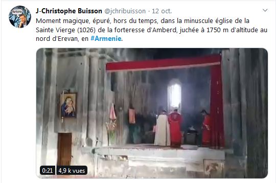 Moment magique, épuré, hors du temps, dans la minuscule église de la Sainte Vierge (1026) de la forteresse d&rsquo;Amberd,