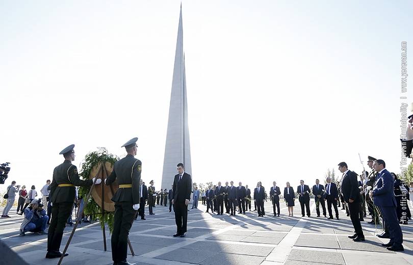 Le Premier ministre de Géorgie, Guiorgui Gakharia s’est recueilli au mémorial du génocide des Arméniens à Erévan