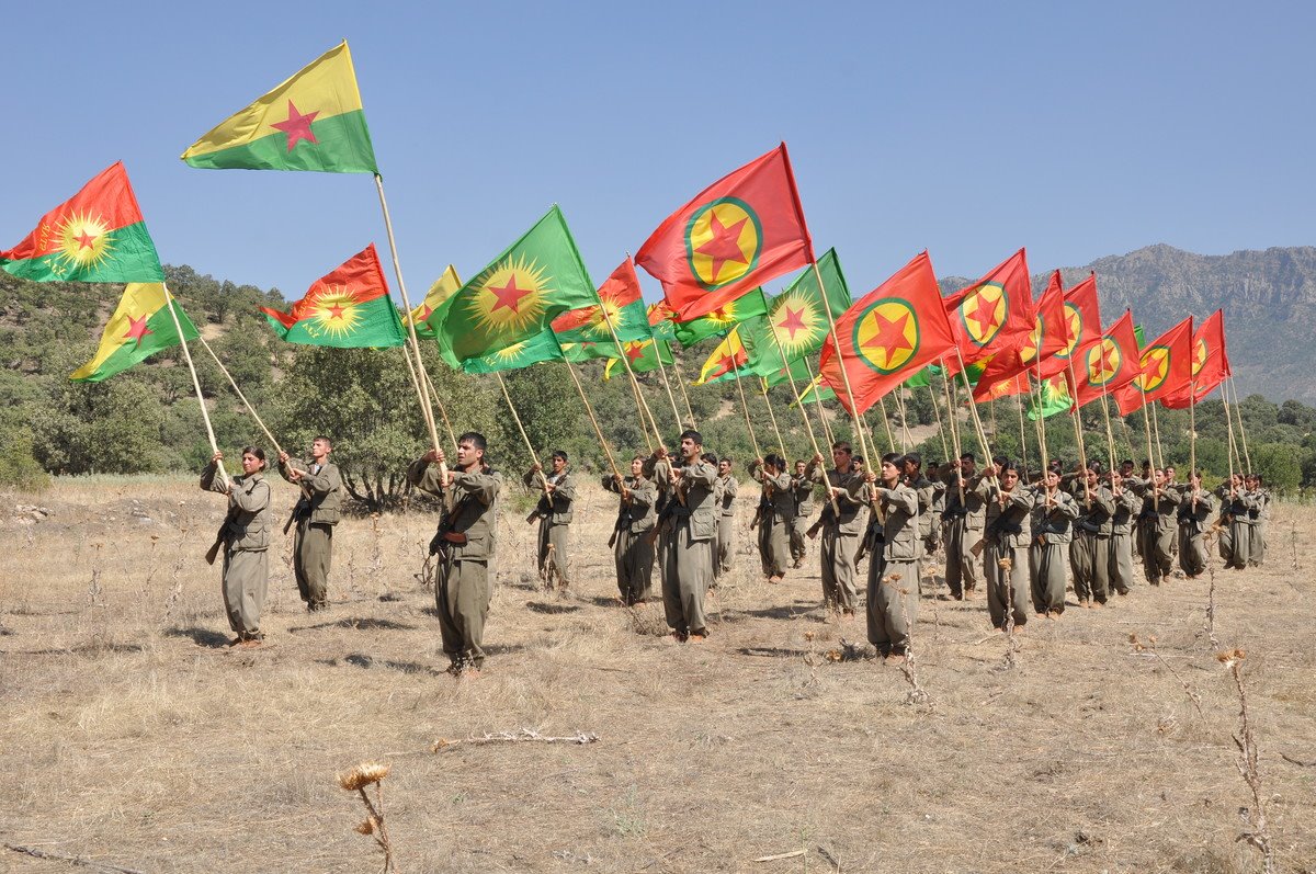 Trump juge que les Kurdes du PKK sont une plus grande « menace terroriste » que l’EI