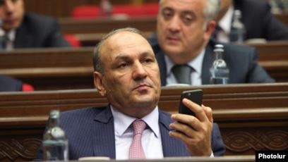 L’ex-ministre des finances Gagik Khatchatrian reste en prison