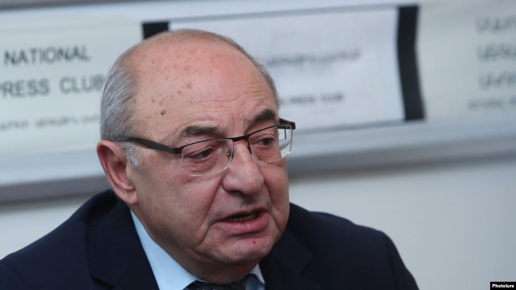 A la suite de critiques de députés, le président du Conseil public démissionne