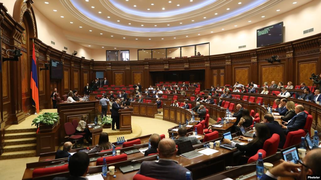 L’opposition critique le projet de loi sur le budget qui serait « non-révolutionnaire »