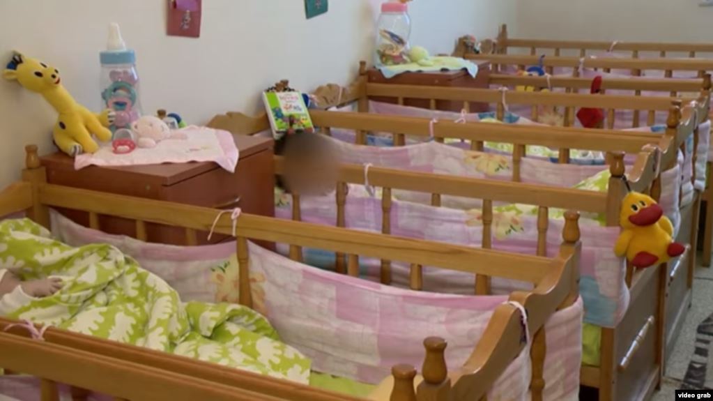Enfants à vendre: l’Arménie enquête sur un réseau d’adoptions illégales