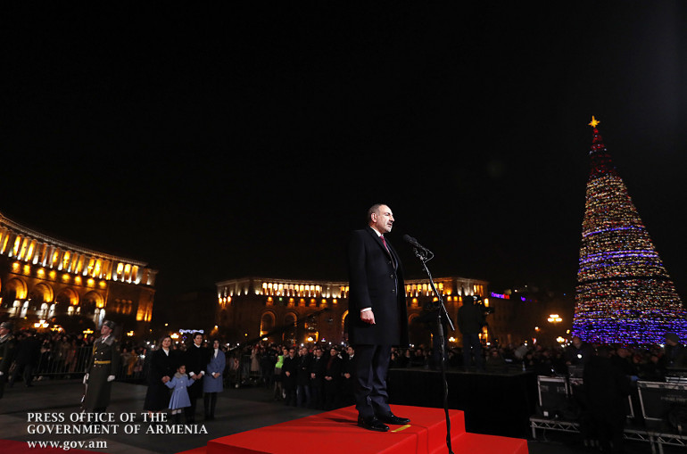 Nikol Pachinian qui avait prononcé deux fois la même phrase lors du discours du Nouvel An a limogé le fautif, son responsable de presse Vladimir Karapetyan
