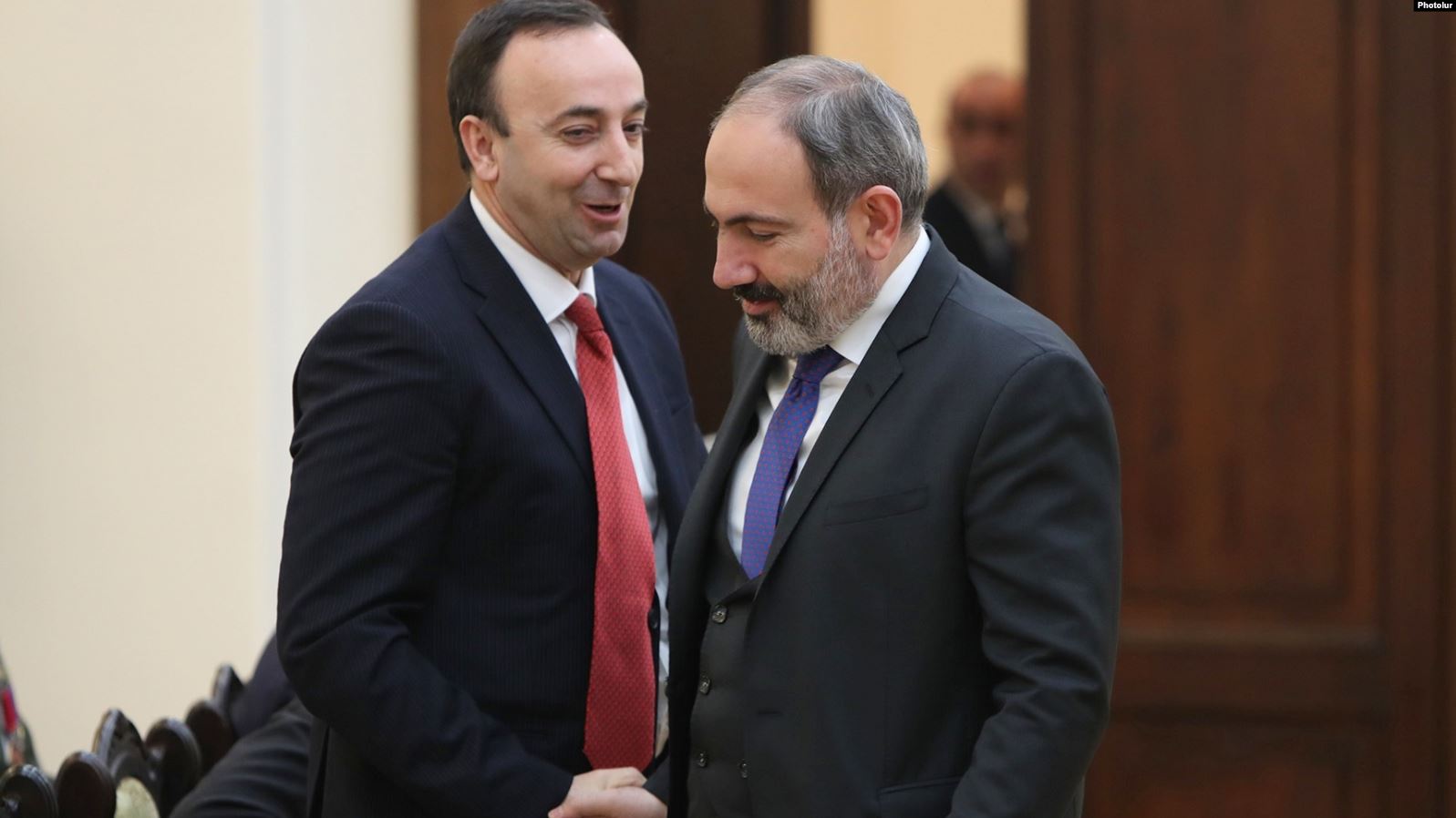 Passe d’armes entre N.Pachinian et H.Tovmassian