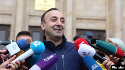 Hrayr Tovmasian maintient qu&rsquo;il ne démissionnera pas malgré les pressions croissantes